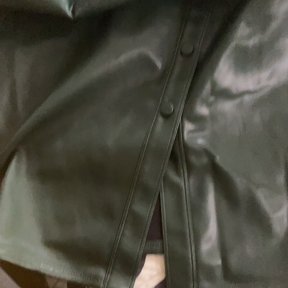 Falda de cuero con dos bolsillos delanteros - Picture 6 of 7